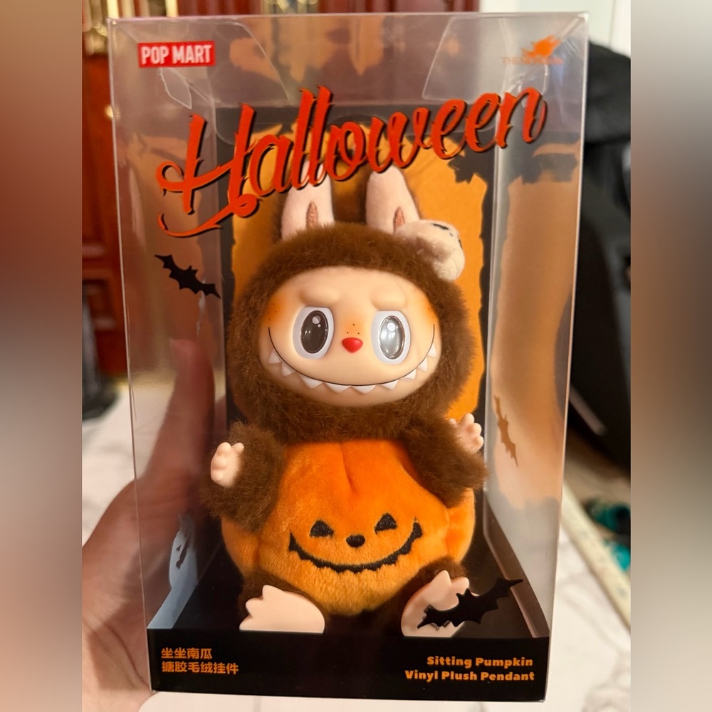Authentic The Monster Happy Halloween Party- Sitting PUMPKIN Vinyl Plush Pendant - Picture 2 of 6